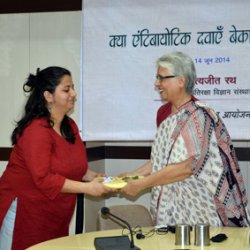 Nidhi Qazi welcoming Devinder Kaur Uppal